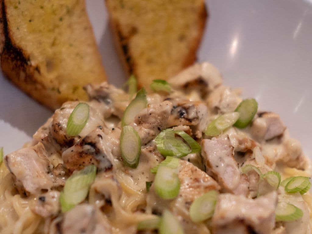 Pâtes Alfredo au poulet / Chicken Alfredo
