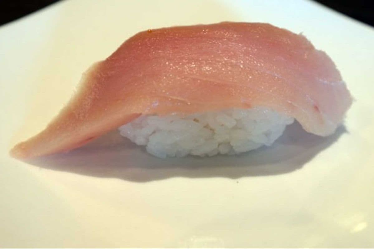 Tuna Nigiri Sushi (1 pc)