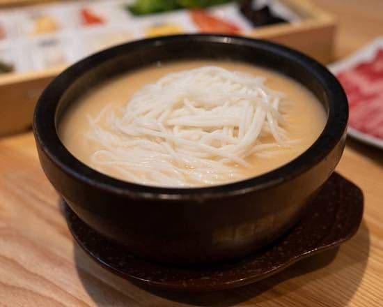 Original Crossing Bridge Rice Noodle （Chicken Soup） / 经典原味鸡汤米线