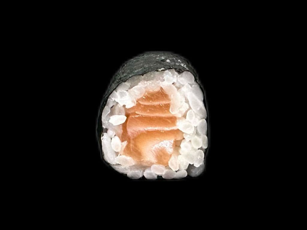 Salmon Roll (8pcs)