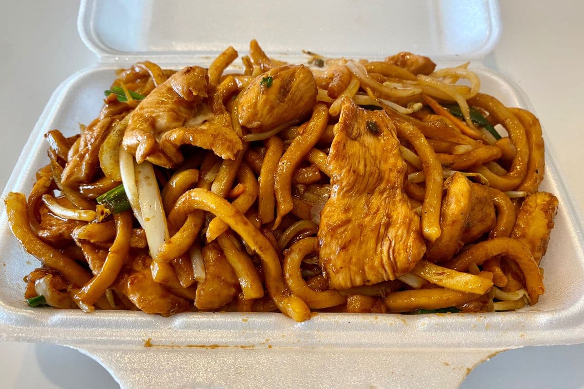 N19. Chicken Shanghai Noodle (Thick Noodles)