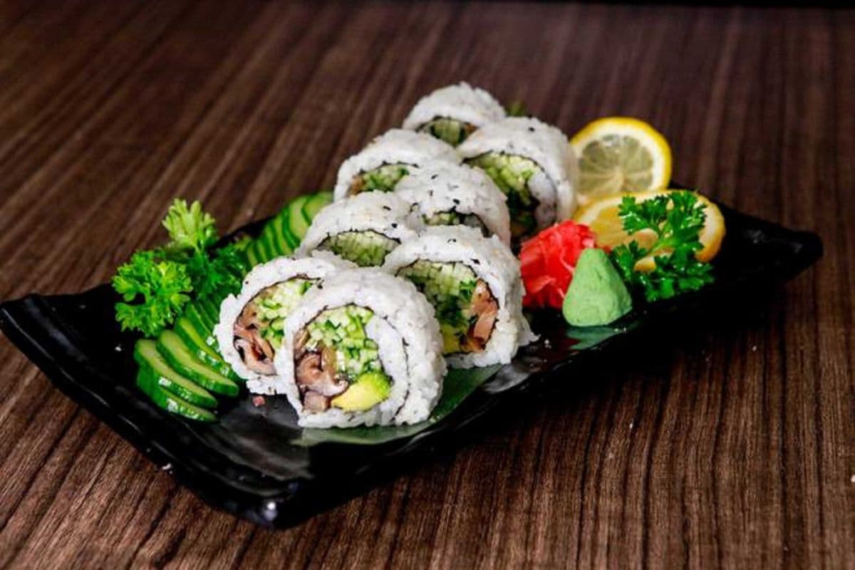 Vegetable Roll (8 pcs)