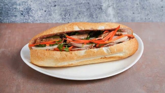 B4. Banh Mi au porc grillé