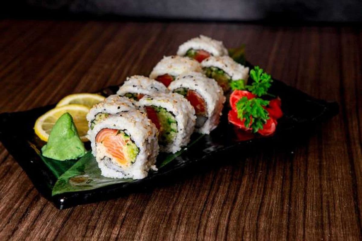 Spicy Salmon Roll (8 pcs)
