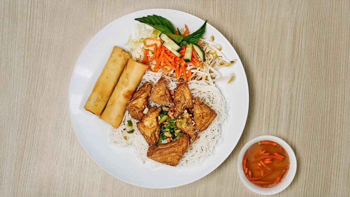 22T. BBQ or Peanut Sate Tofu & Vegetable Spring Rolls with Vermicelli
