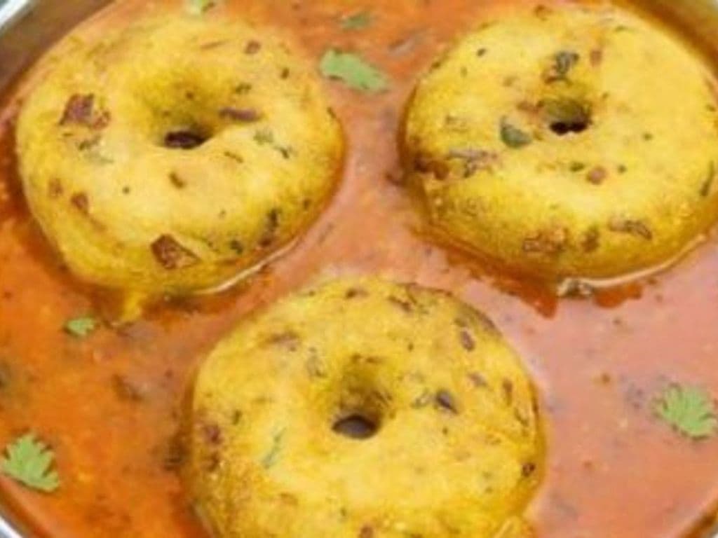 SAMBAR VADA (3pcs)