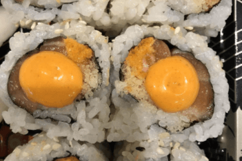 M6. Spicy Salmon Roll (6 pcs)