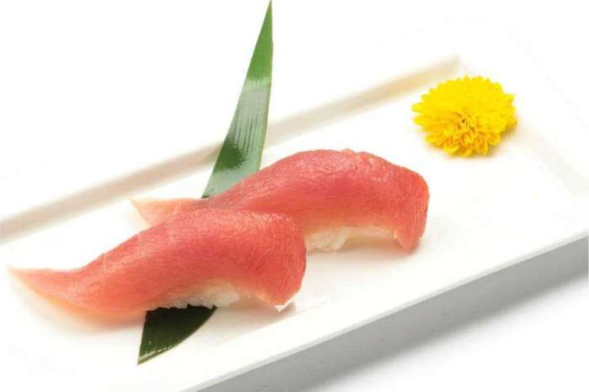 Tuna Sushi (2 pcs)