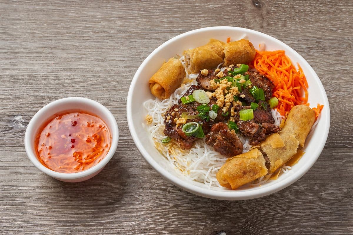 98. BBQ Pork and Pork Spring Rolls (Bún thịt nướng chả giò) (2 pcs)