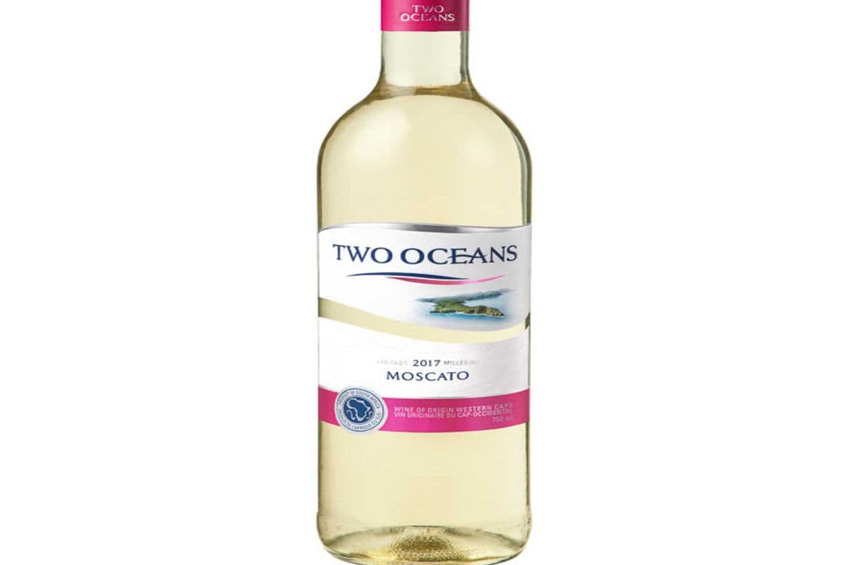 TWO OCEANS MOSCATO 750 ML (1 x 750 ML )