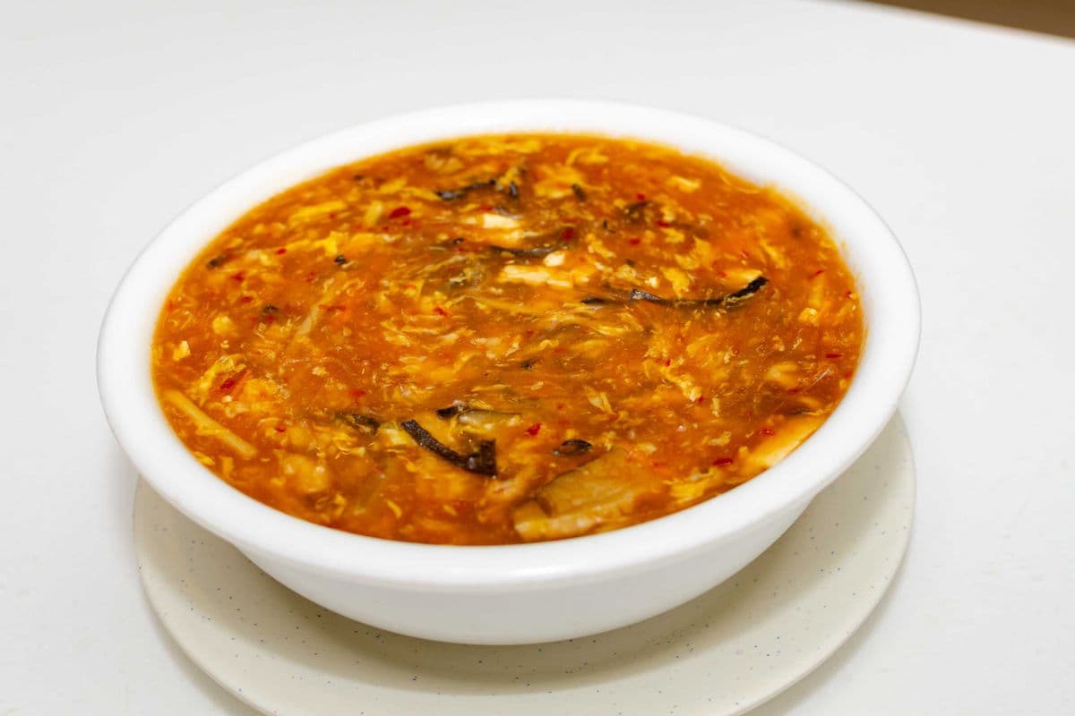 008 Shredded Chicken in Hot and Sour Soup 雞絲酸辣湯
