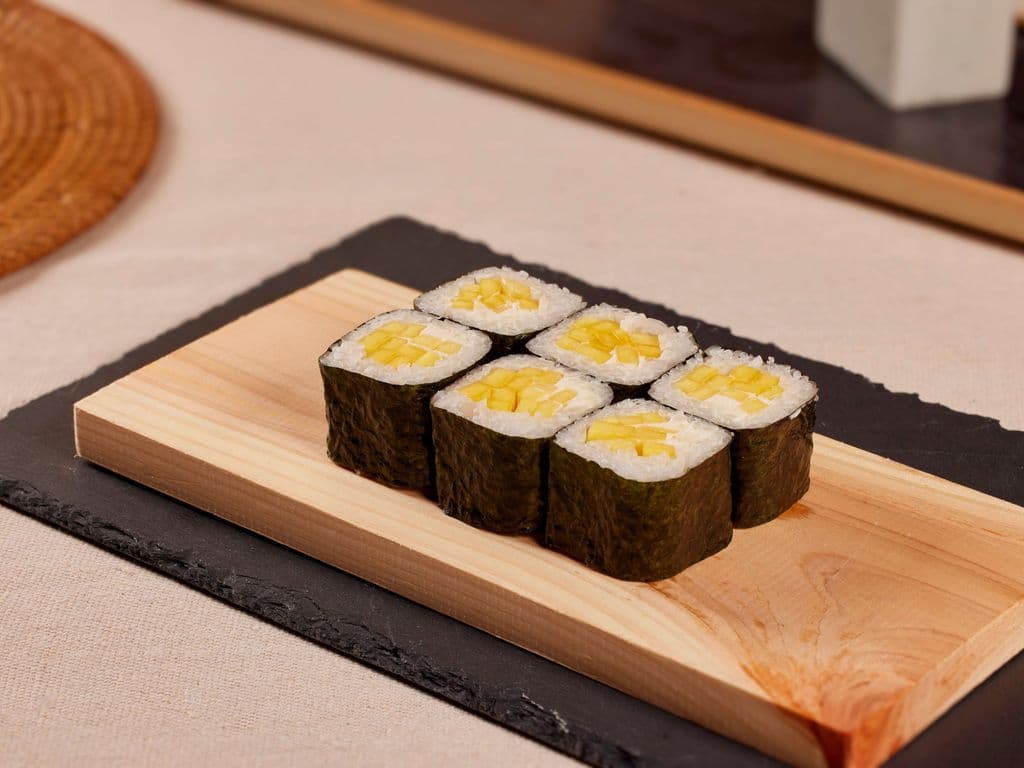 Cheese Mango Roll