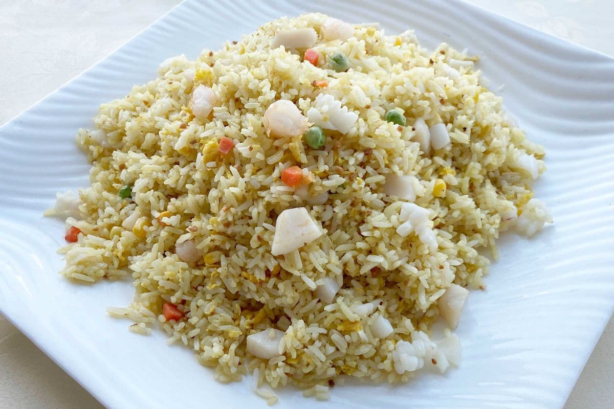 105. Seafood with Garlic Fried Rice