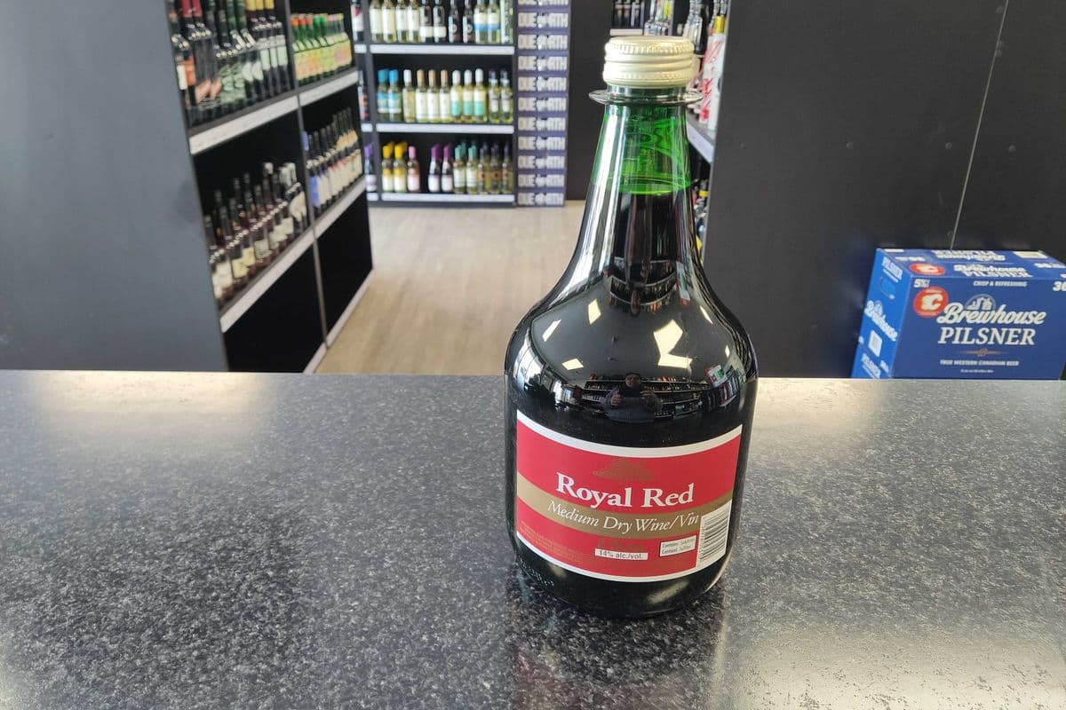 Royal Red – Medium Dry Wine (1 x 2L Bottle )