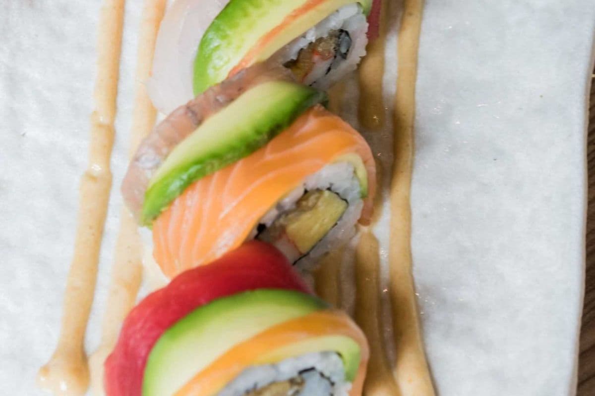 Rainbow Dragon Roll (8 pcs)