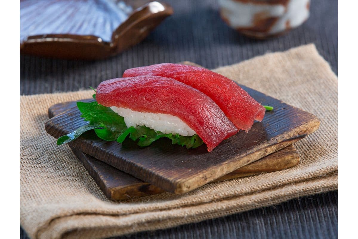 Tuna Sushi (2pcs)