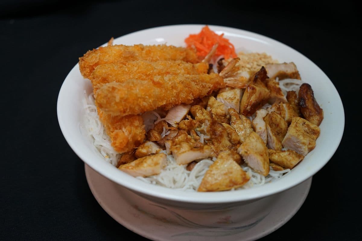 101. Shrimp and Satay Chicken
