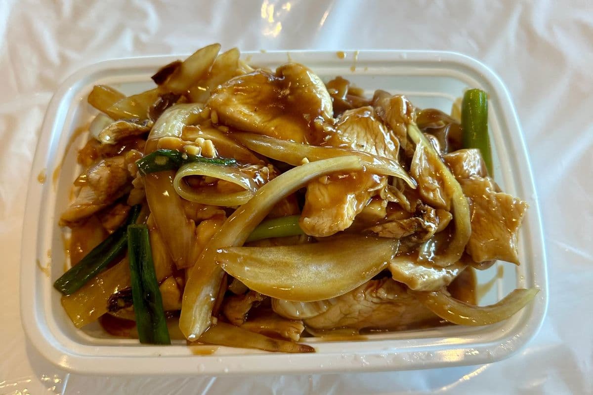 C15. Poulet au gingembre avec échalotes / Stir-Fried Ginger Chicken with Shallots