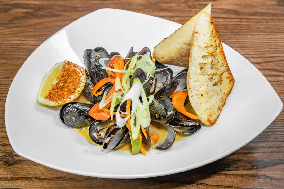 White Wine and Garlic Mussels