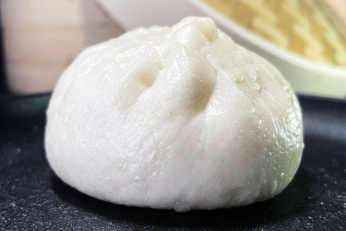 Meat and Vegetables Bun - 菜肉包