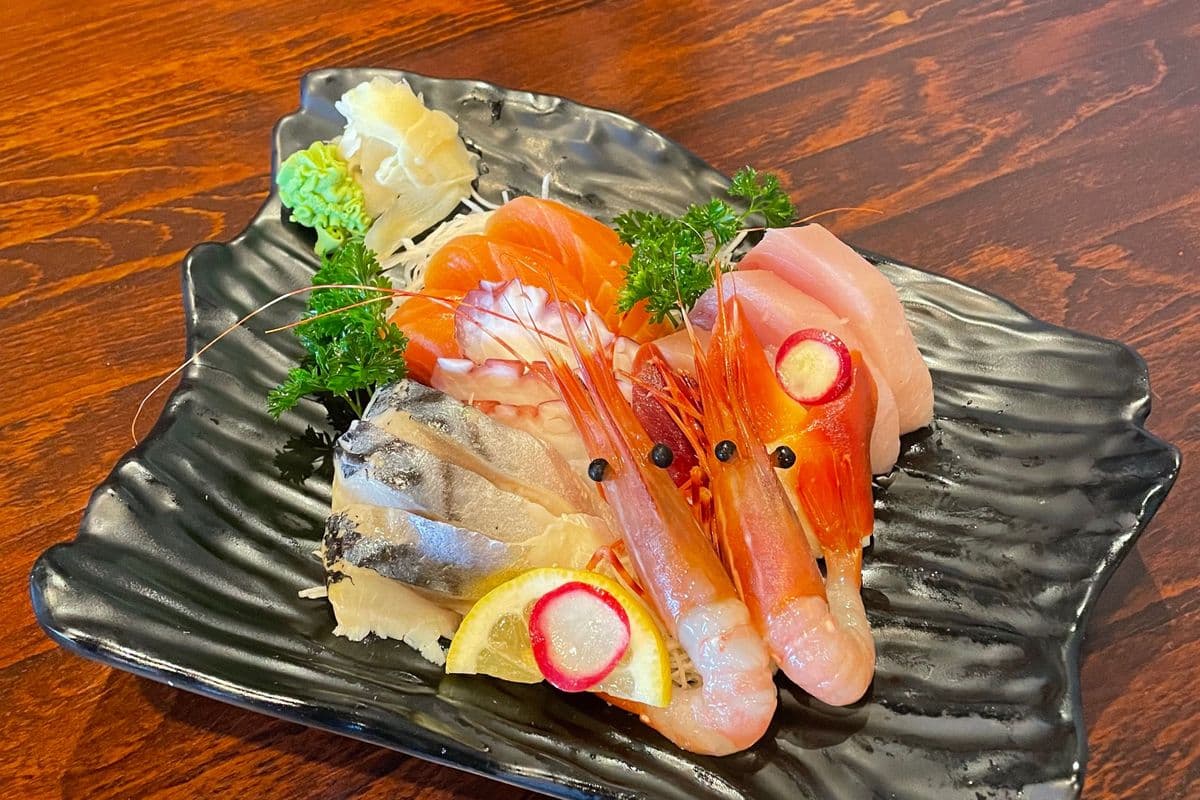 Assorted Sashimi (17 pcs)