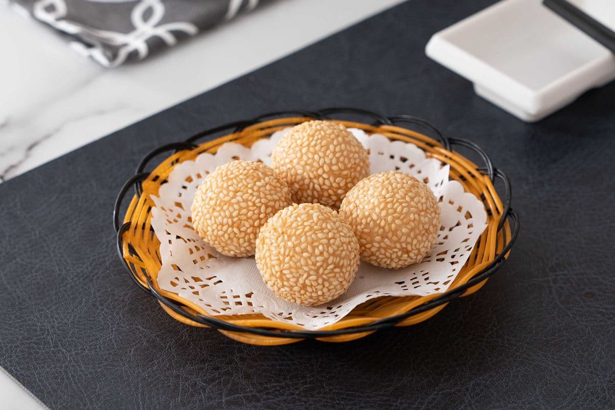 Deep Fried Sesame Ball (6 pcs) 懷舊紅豆芝麻球