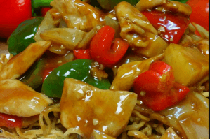 Chicken in Pepper Sauce on Chow Mein 黑椒鸡肉脆面