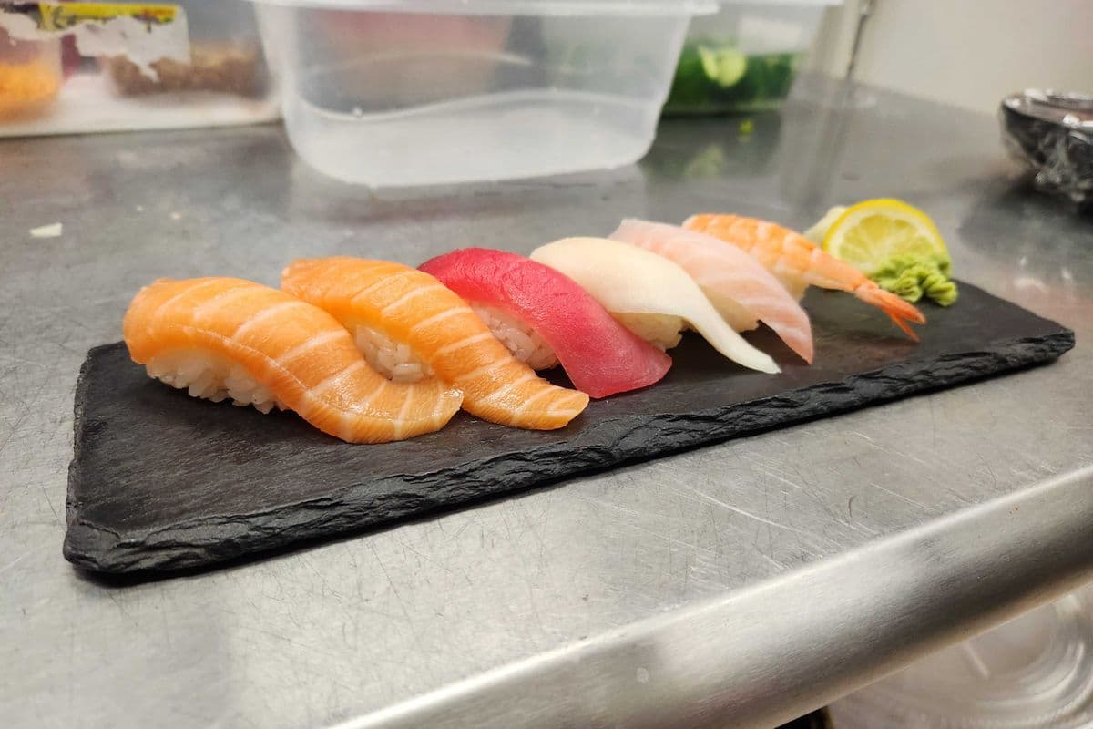 Assorted Sushi Appetizer (6pcs)