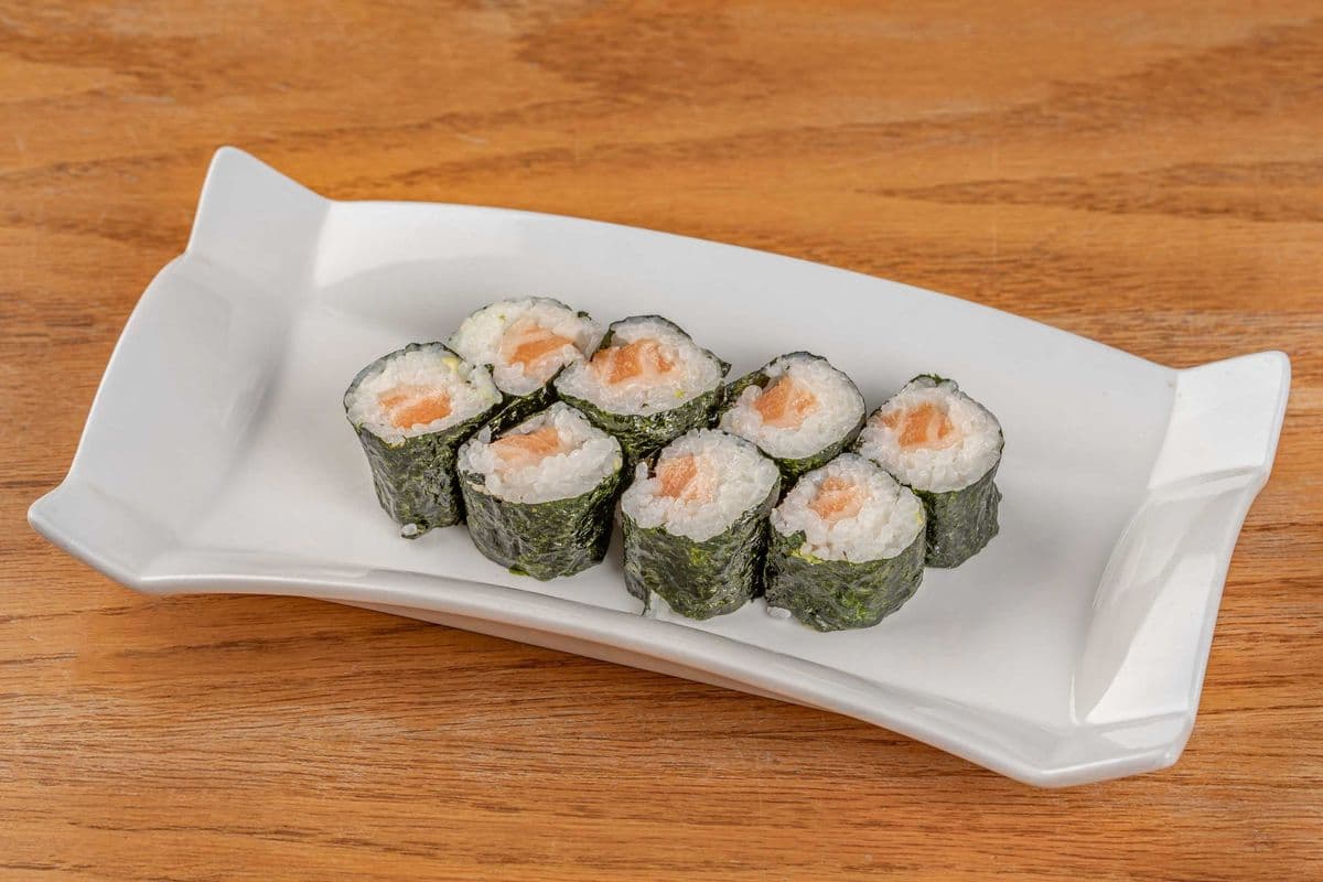 C14) Salmon Roll (8pcs)