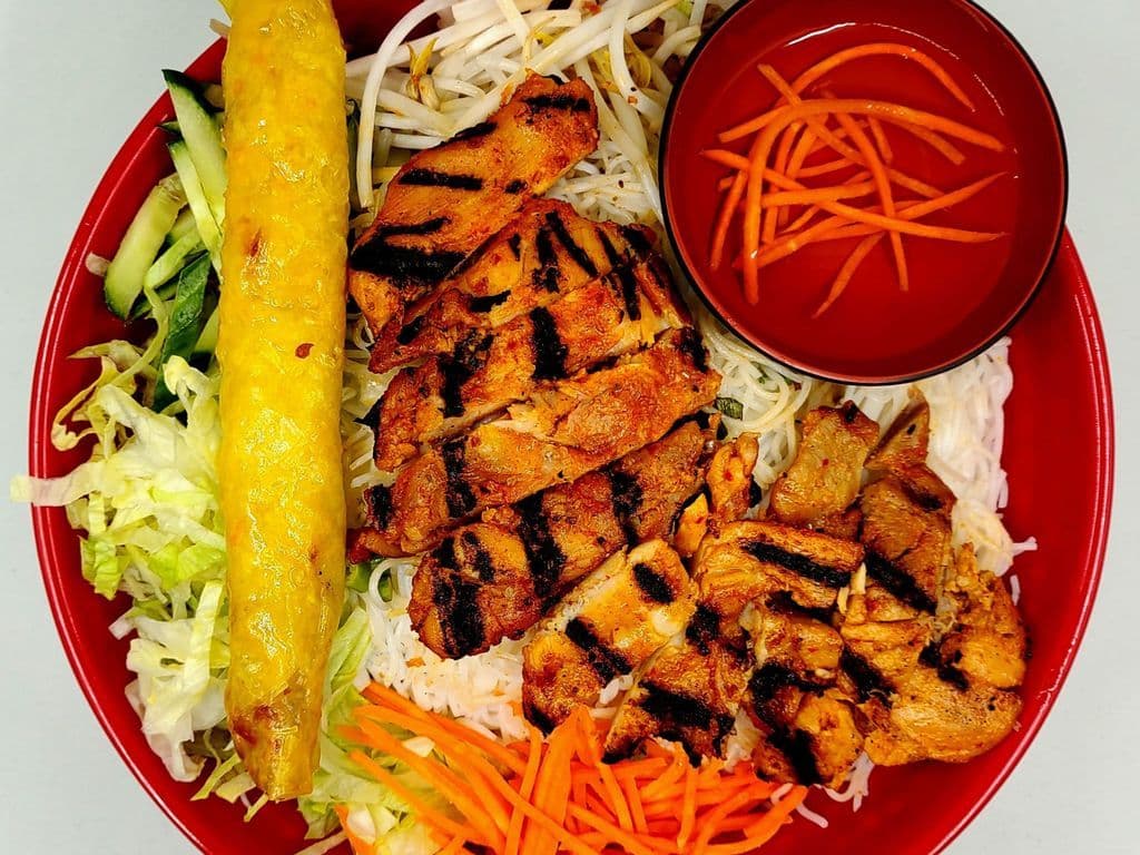 B6. Bun Ga Nuong Cha Gio - Grilled Chicken & Spring Roll