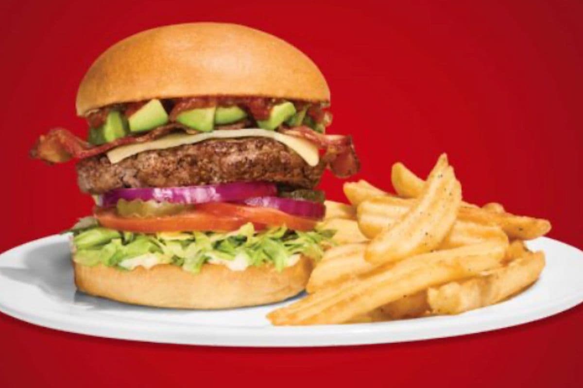 BACON ADVOCADO CHEESEBURGER (1530 Cal)