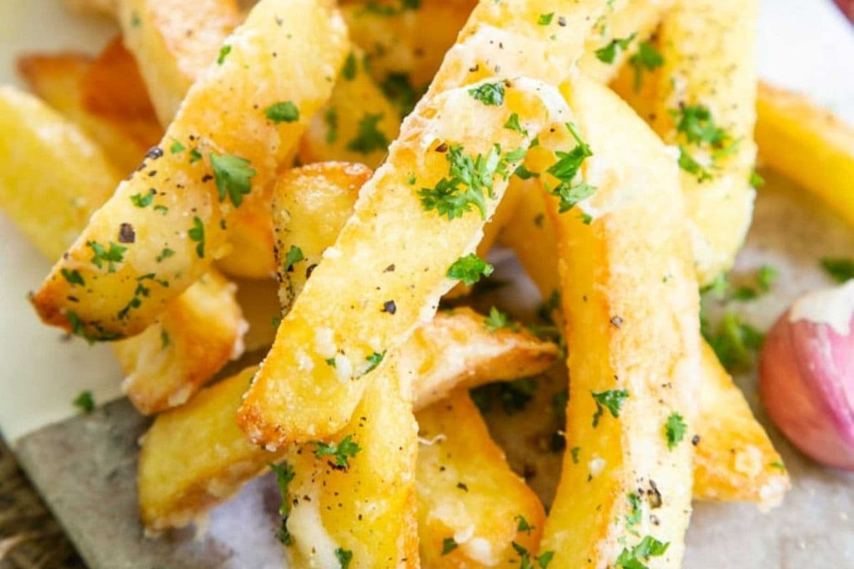 GARLIC PARMESAN FRIES