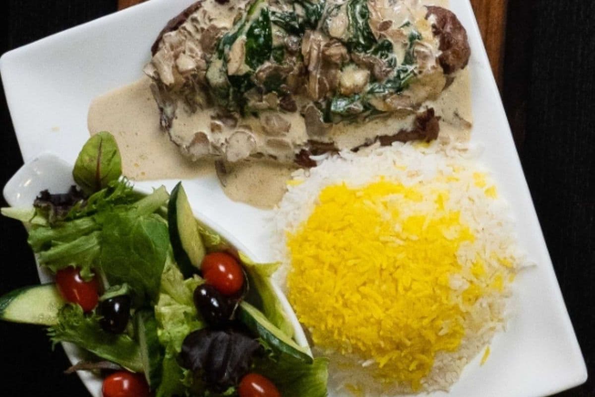 Steak Platter with Creamy Mushroom Sauce