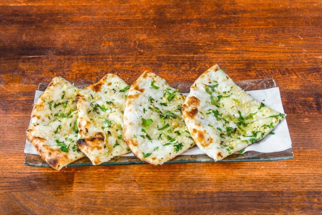 Garlic Mozzarella Naan (1 pc)