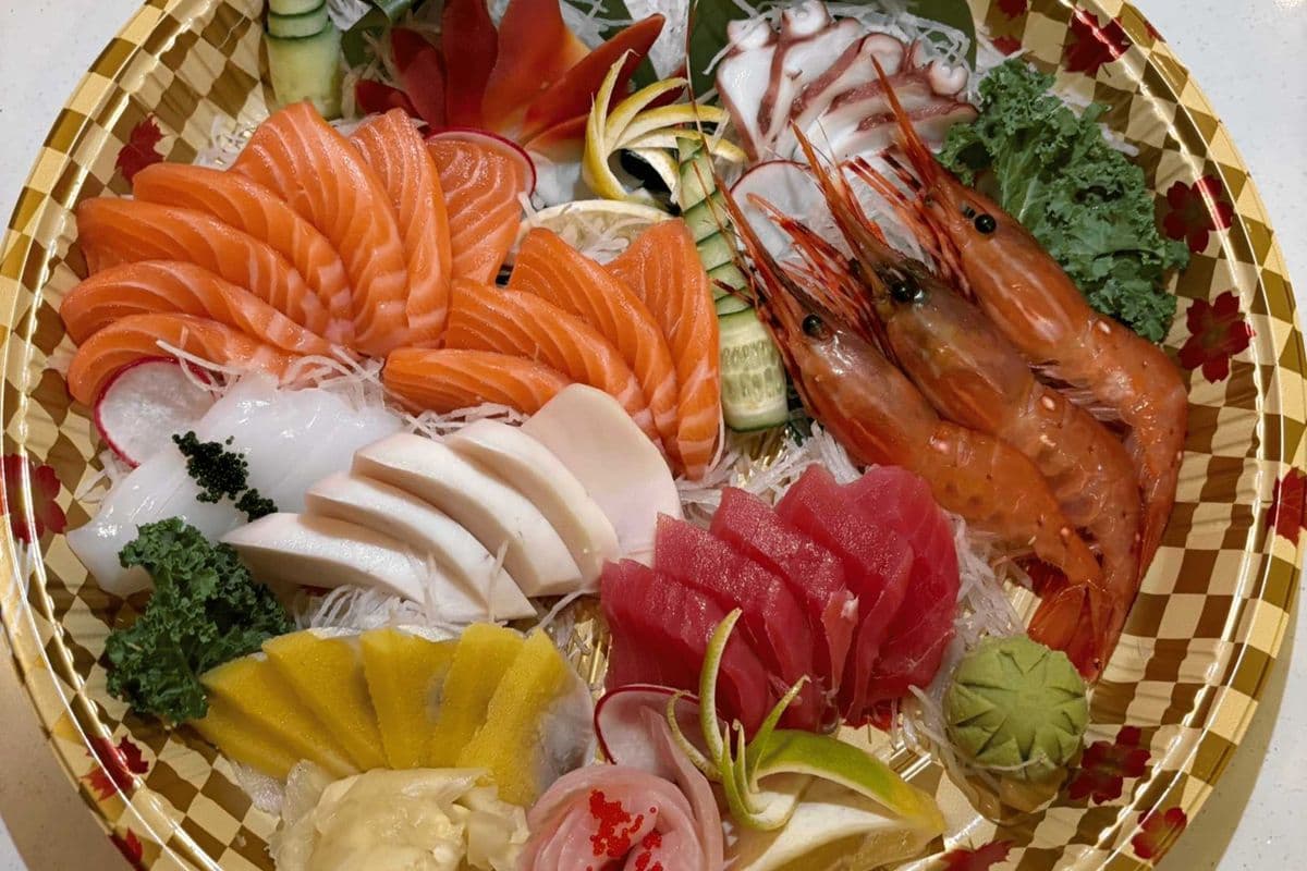 T02 Sashimi Platter (50pcs)