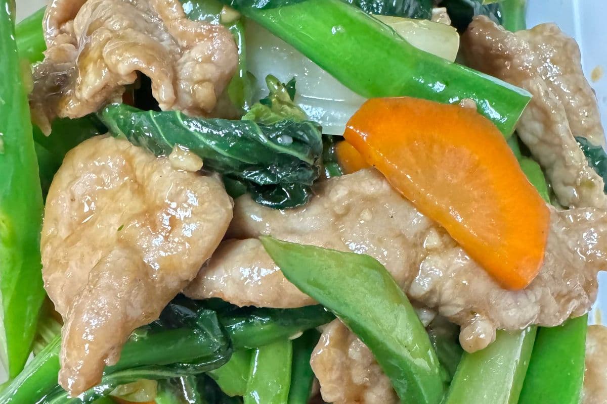 Beef with Gai Lan 牛肉炒芥兰