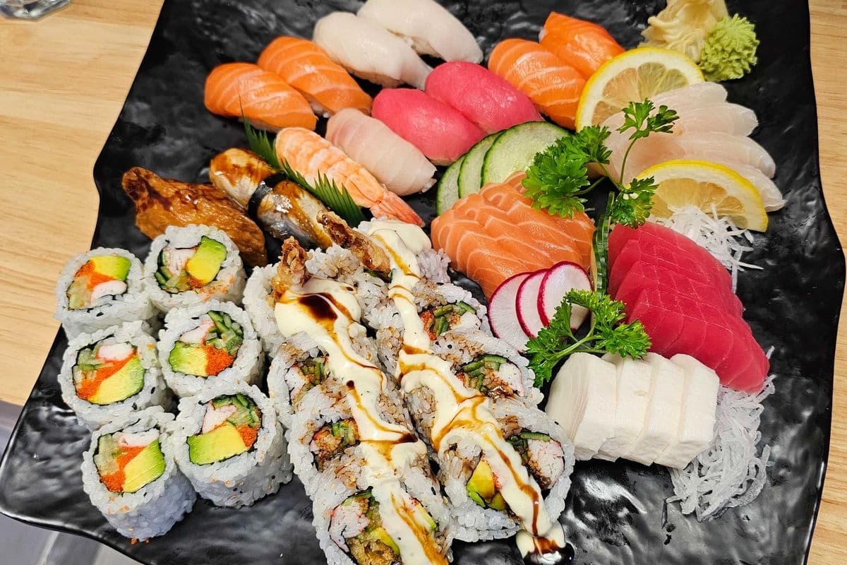 B5. Sashimi, Sushi and Roll Small (42pcs)