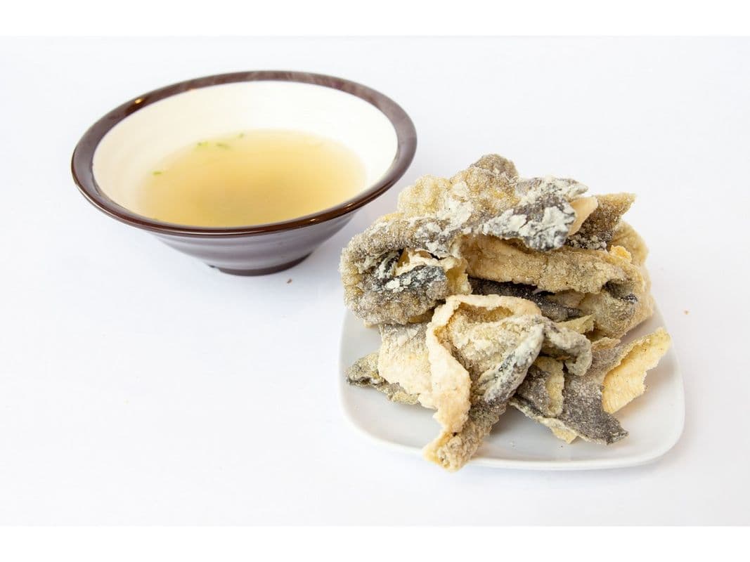 S8 Deep fried fish skin / 炸魚皮 S8
