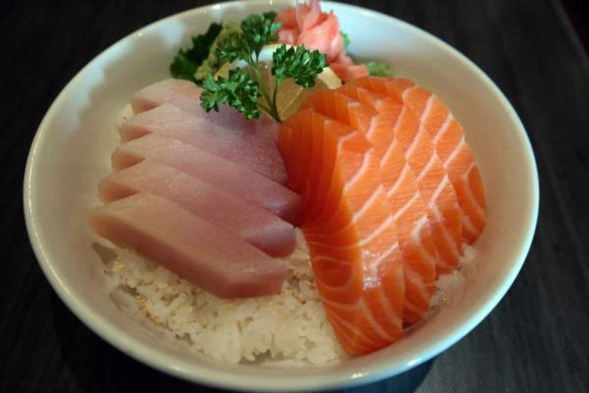 Tuna or Salmon Sashimi Don