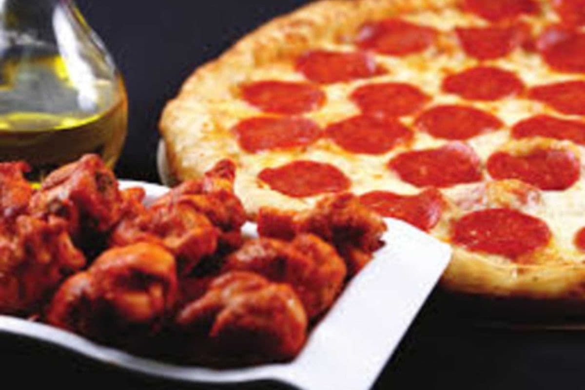 16'' ExtraLarge Pizza and 2 lb wings
