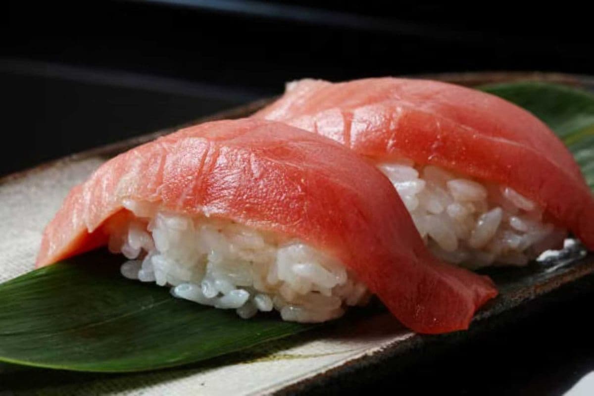 Tuna Sushi (2 pcs)