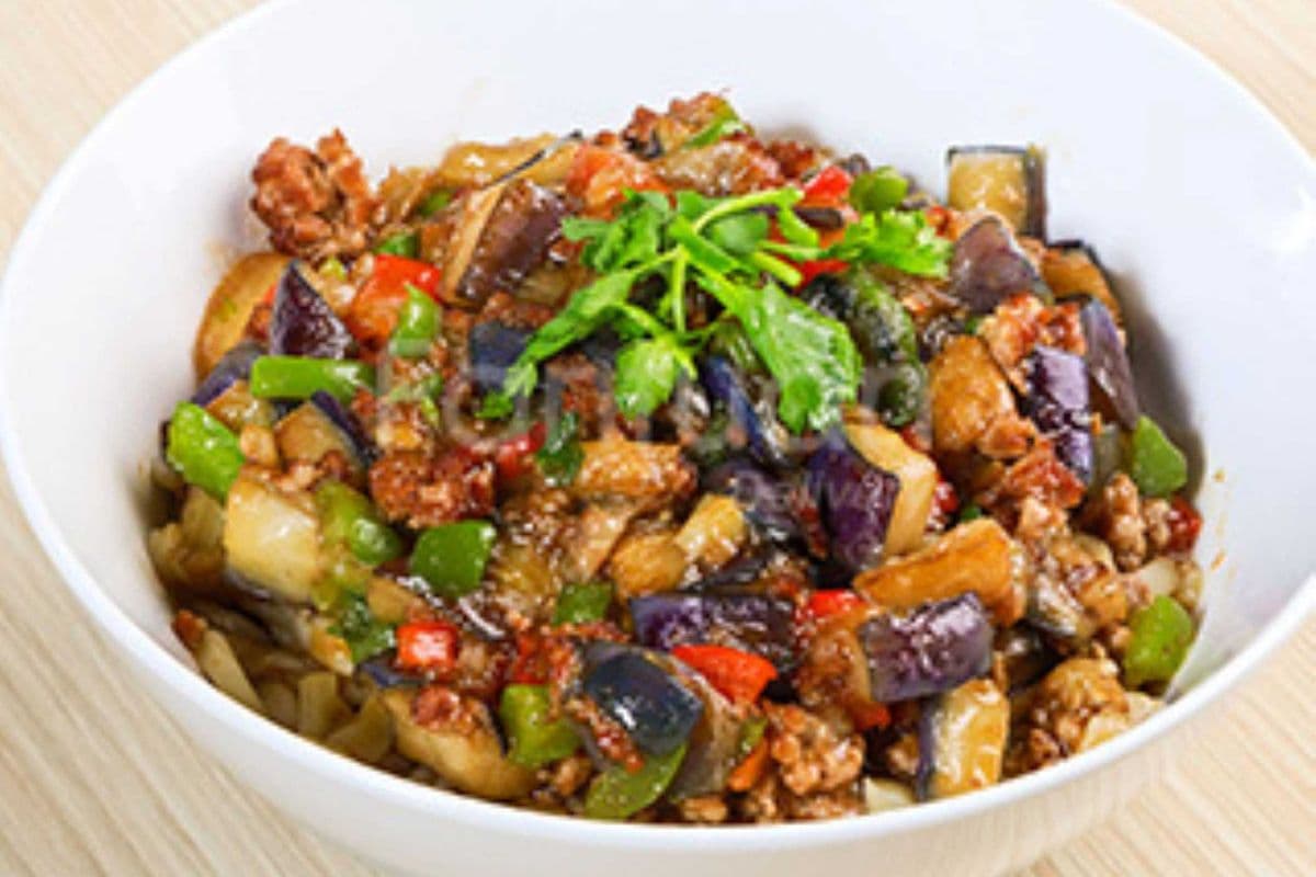 D6. Eggplant and Pork Noodle
