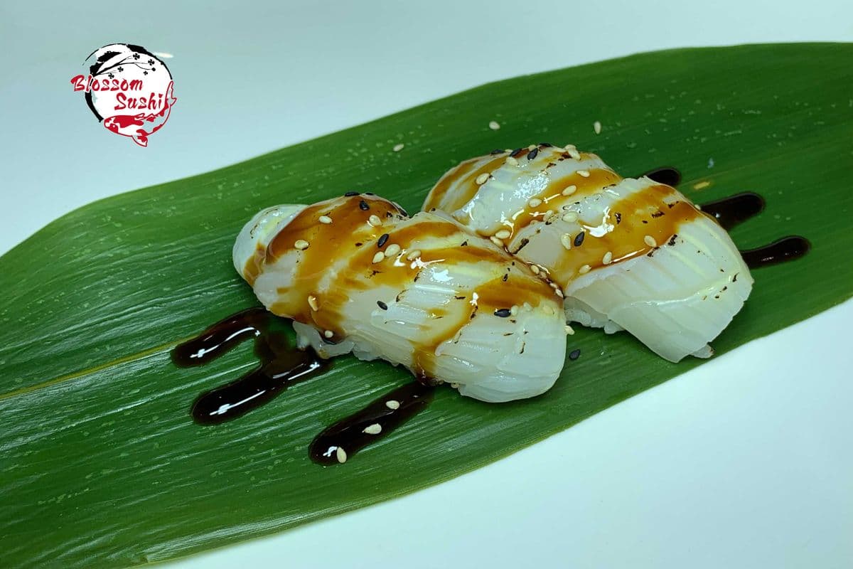 Torch Squid Sushi (2 pcs)