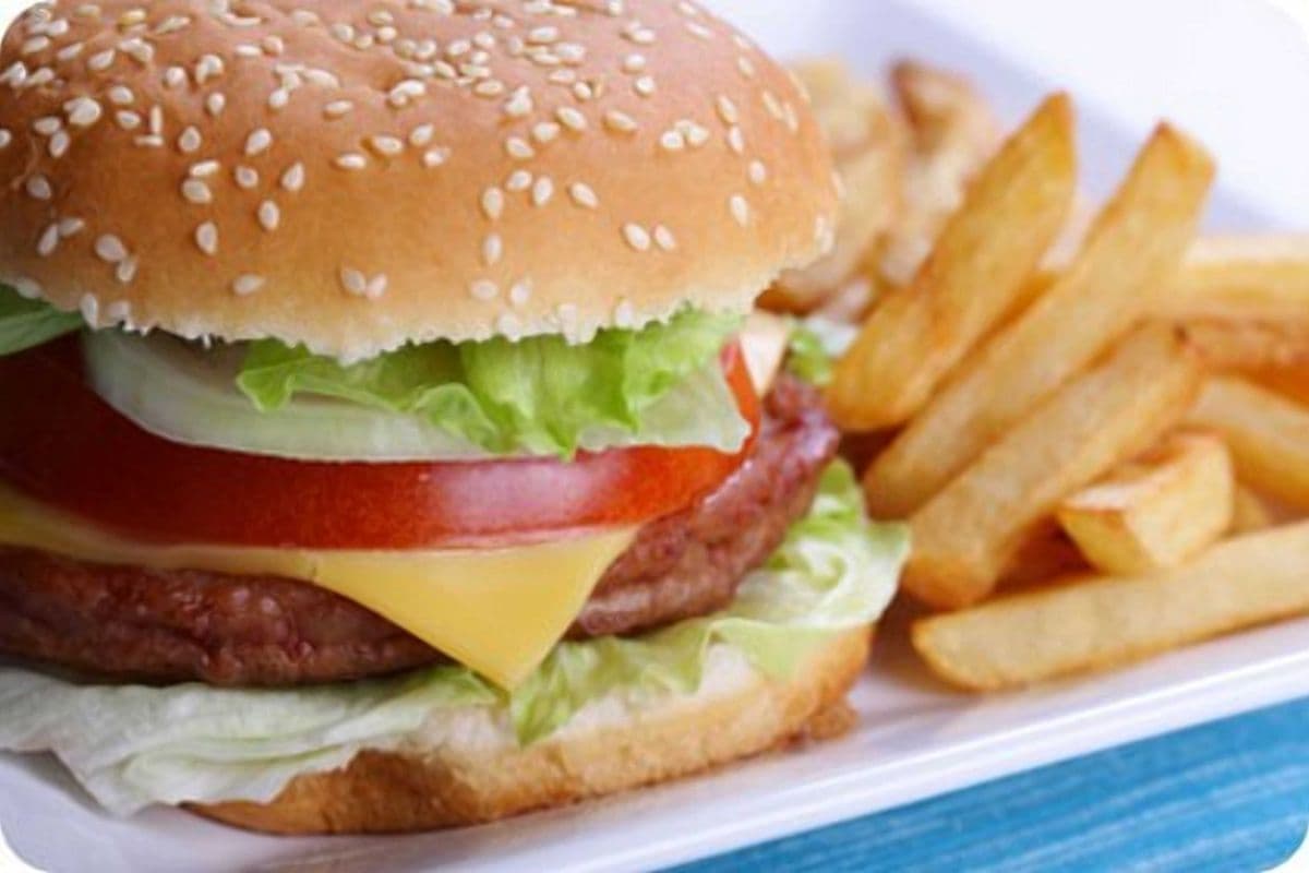 Deluxe Burger (8 oz)