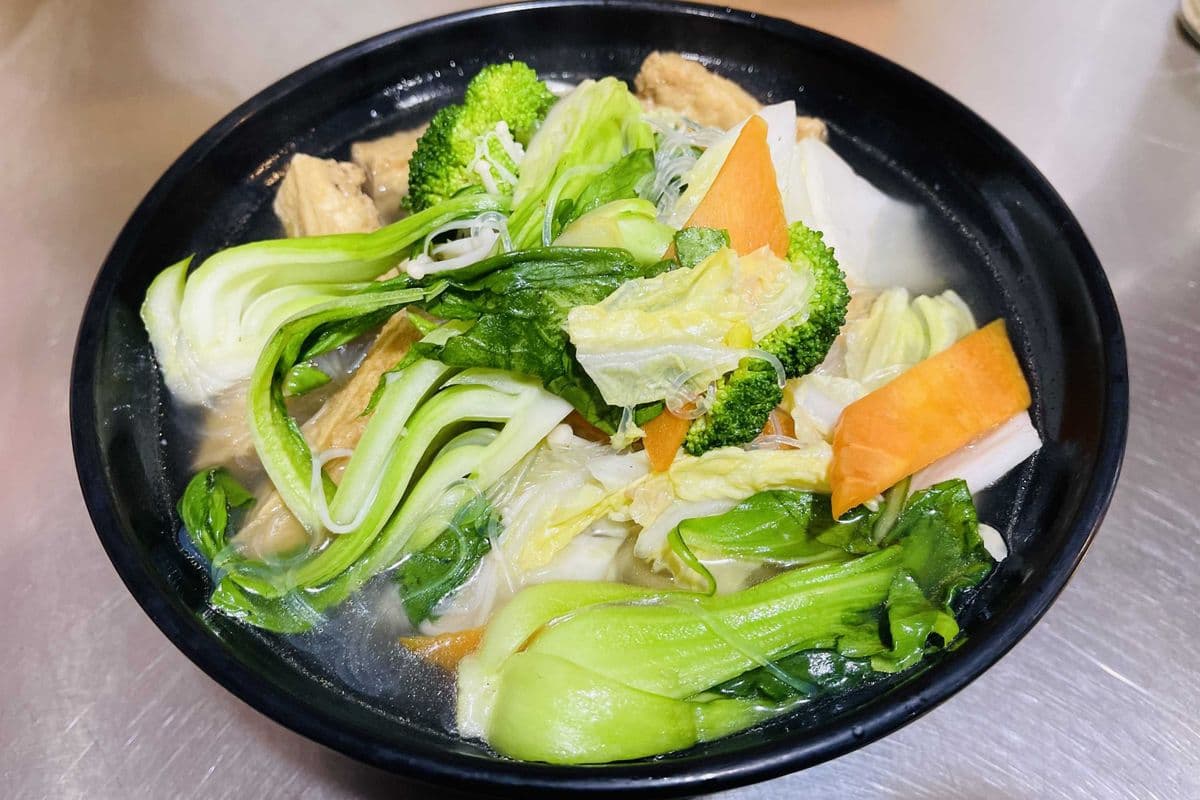 N7. Vegetable and Tofu Noodle Soup (素湯麵)