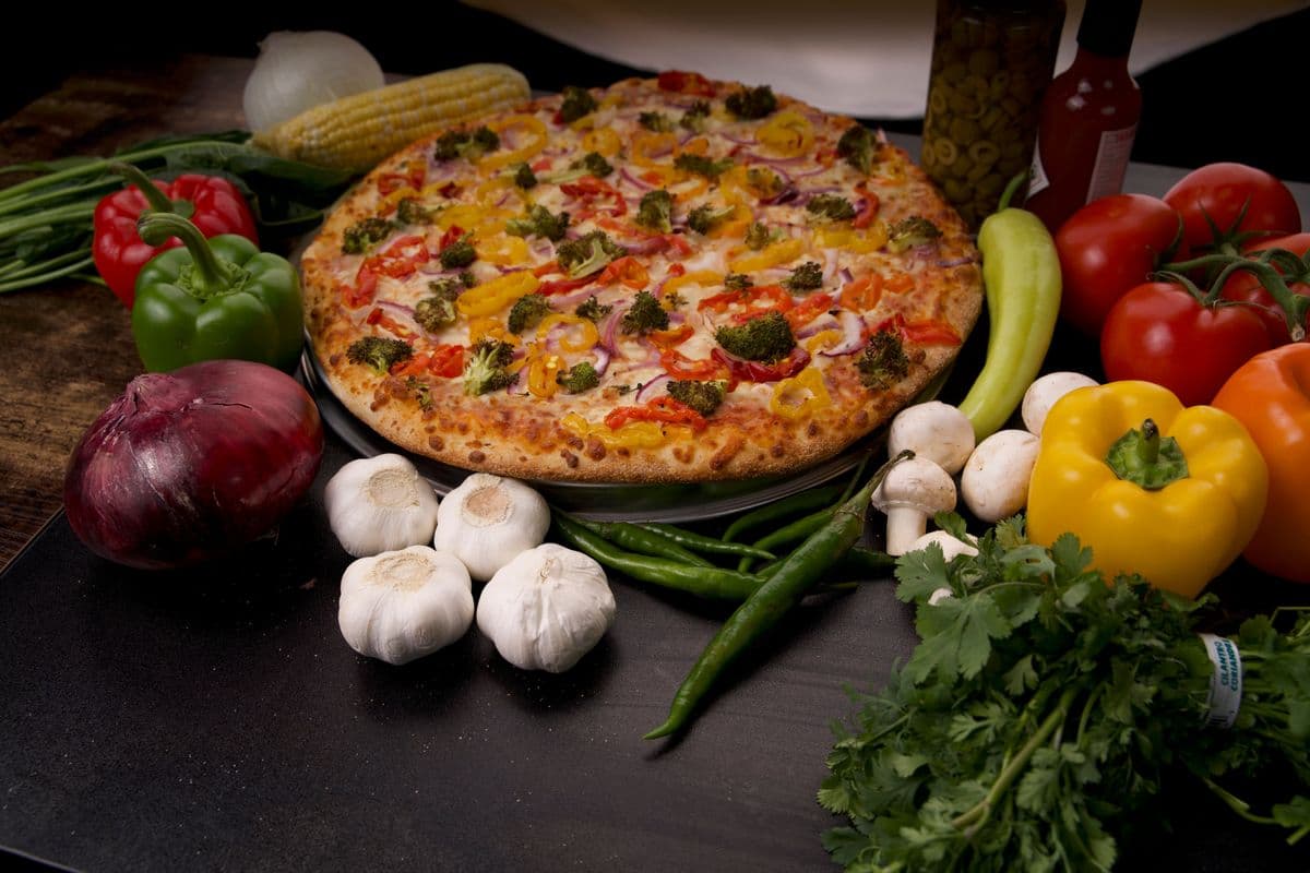 Hot & Spicy Veggie Lover Pizza - Everyday Special (4 Toppings, 1 Dip, 1 Pop)