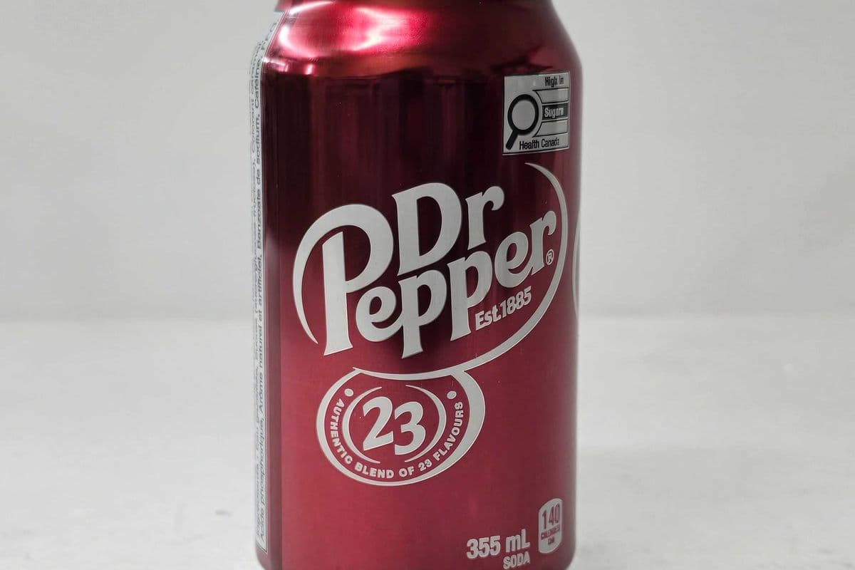 Dr Pepper can (355ml)
