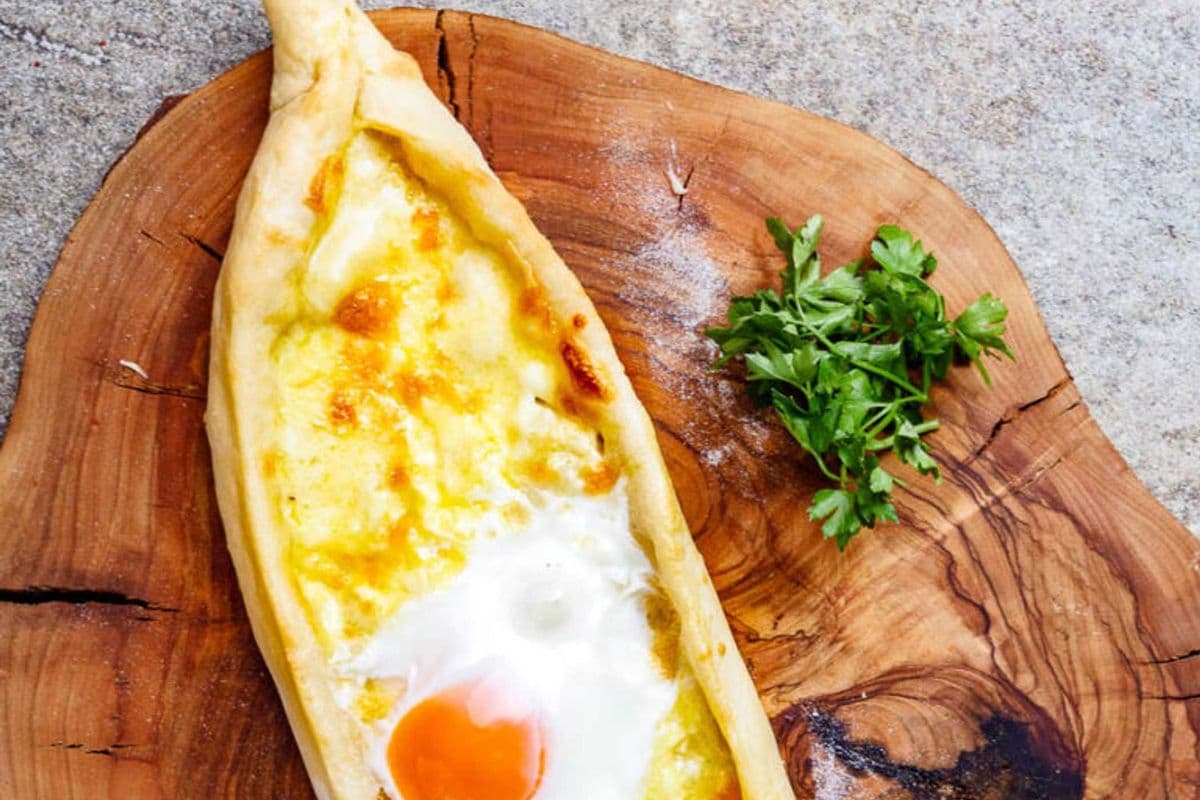 Turkish Pide ( Cheese and Egg )