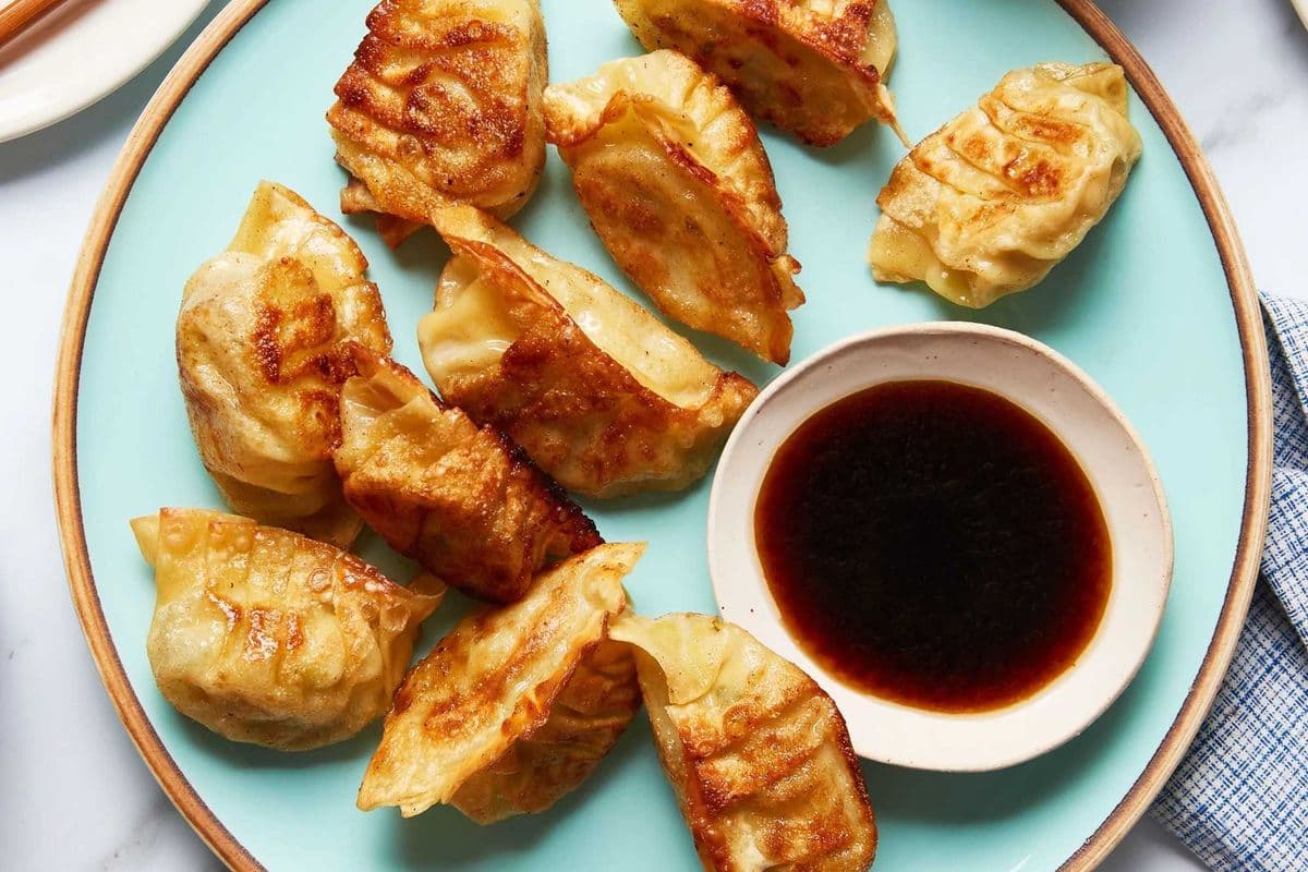 Gyoza Frits Poulet et Légums (6mcx)/ Fried Dumplings with Chicken and Vegetables (6mcx)