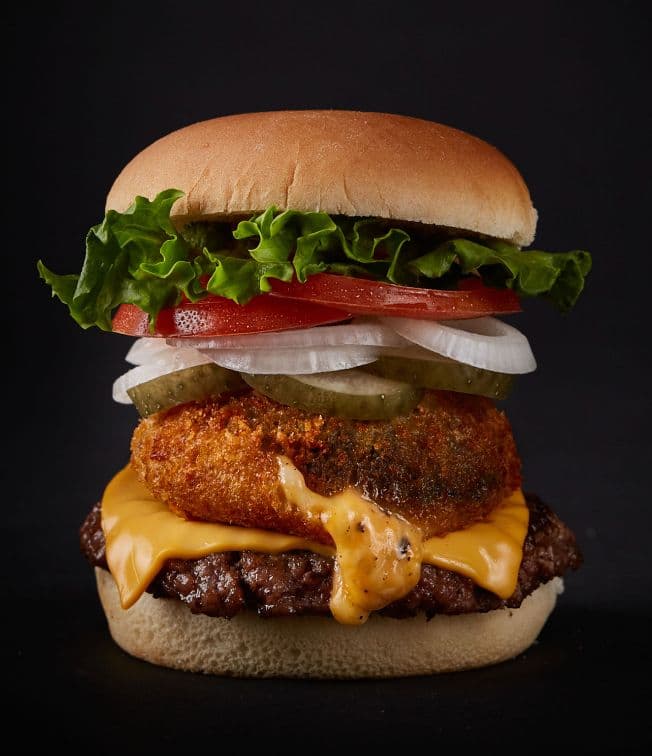 BURGER ONLY THE PRIEST - CALS 1180